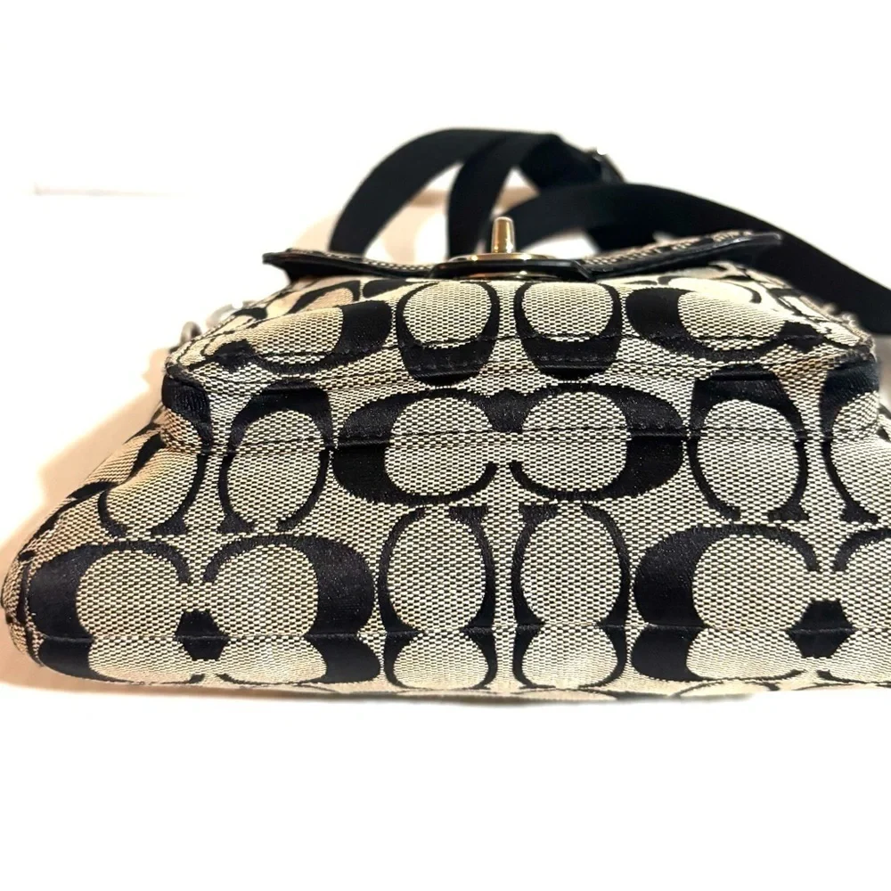 Coach CC signature print canvas Stylish Black and Cream signature print Bag